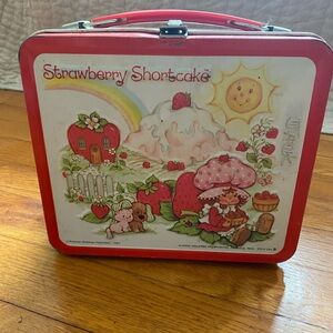 Vintage 1980 Strawberry Shortcake Metal Lunchbox